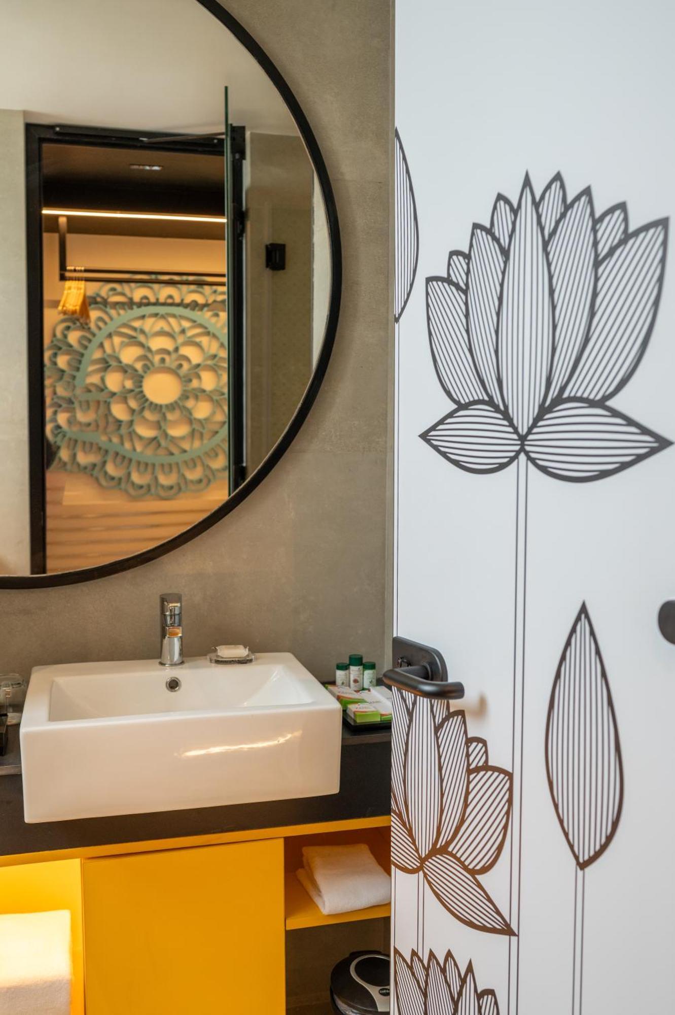 Zibe Luxe Kakinada By Grt Hotels エクステリア 写真